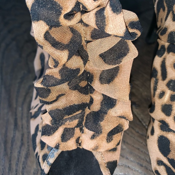 Leopard Print 3.5” heels - Picture 6 of 8